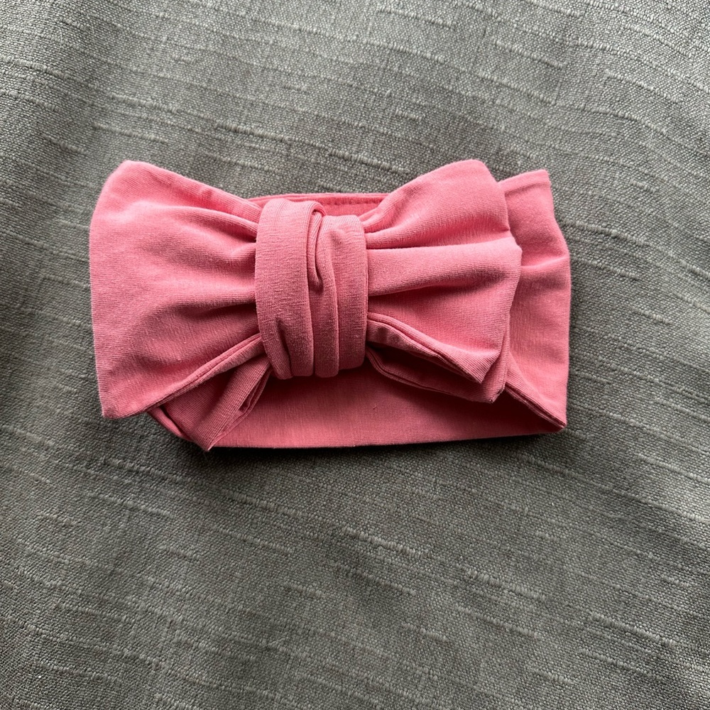 Milkyknots oversized top knot